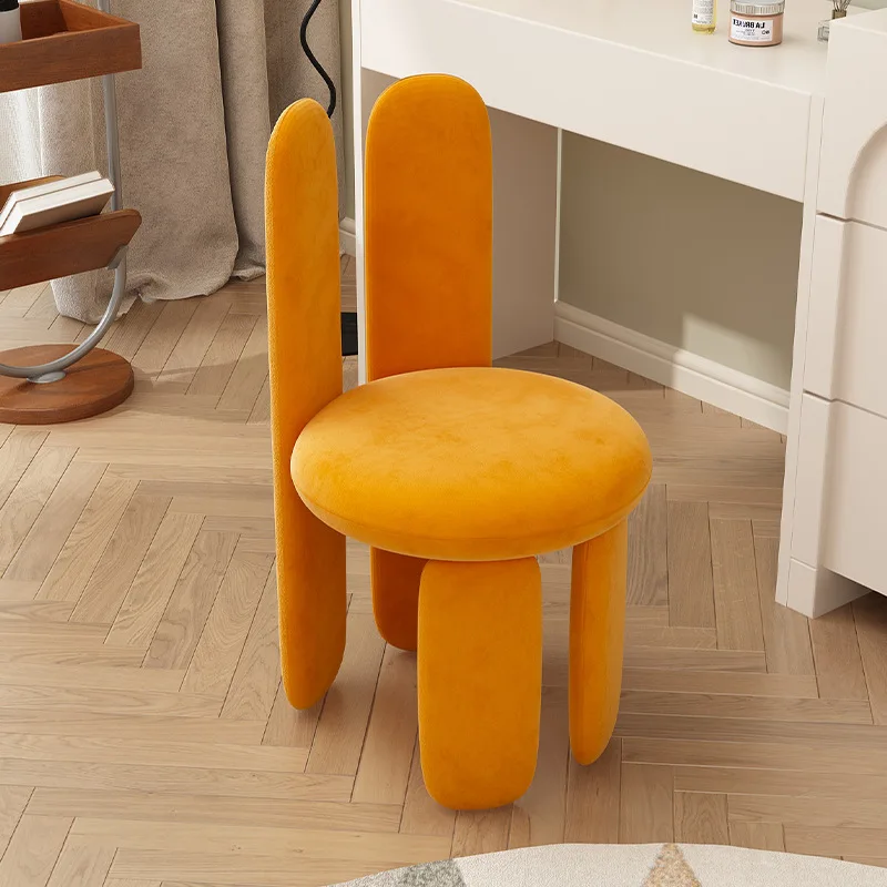 Furniture Lighting & Decor Magazine - Cadeira de quarto feminina, de design